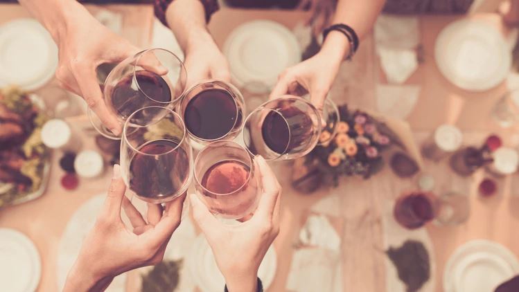 Regala vino a tu anfitrión